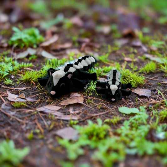 Articulating Skunk with Baby